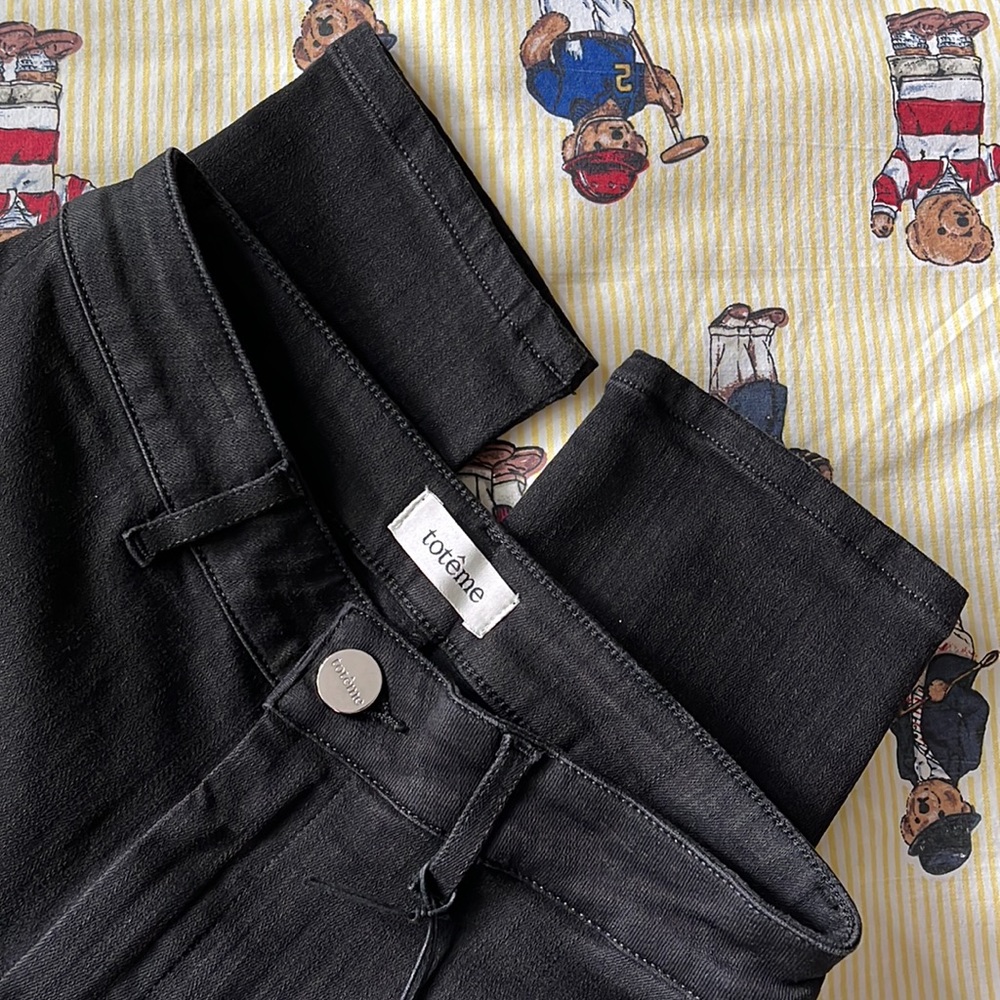 Toteme Tight fit, Medium Rise, Skinny leg Denim / Size 26 but fits like a 24!
